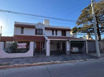Casa de 6 ambientes, Córdoba · B° Parque Latino - 5 Dor. - Pileta y Quincho