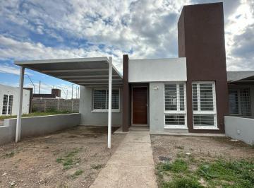 Casa · 55m² · 2 Dormitorios · Casa Universitario de Hzte - 2 Dorm C/patio E Ingreso Auto