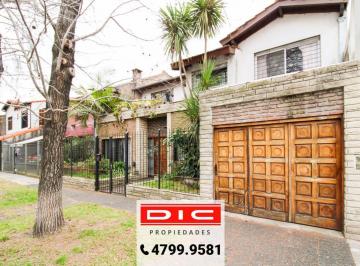 Casa · 180m² · 5 Ambientes · 1 Cochera · Chalet 3 Dormit Venta Escritorio Suite Jardin y Garage en Olivos