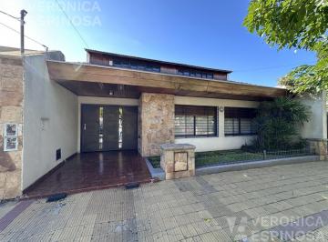 Casa · 259m² · 4 Ambientes · 1 Cochera · Casa en Venta en Moron