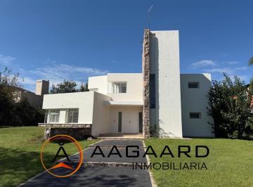 Casa · 350m² · 5 Ambientes · 1 Cochera · Casa - Valle Escondido Alquiler