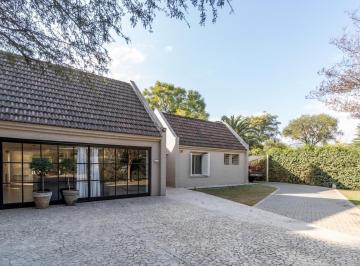 Casa · 347m² · 6 Ambientes · 4 Cocheras · En Venta Casa 1 Planta 3 Dorm. Villa Allende Golf