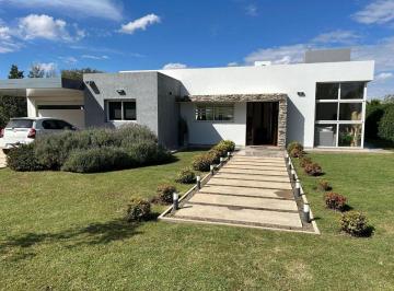 Casa · 319m² · 8 Ambientes · 5 Cocheras · Casa 3 Dorm Gran Parque Pileta Las Corzuelas