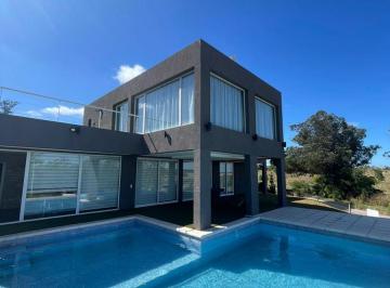 Casa · 208m² · 3 Ambientes · 2 Cocheras · Casa en Sierra de Los Padres