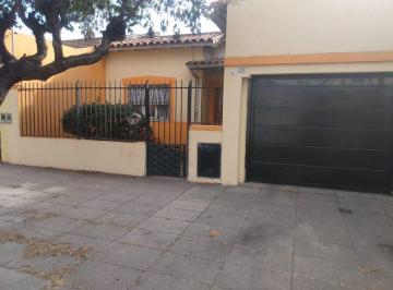 Casa · 83m² · 3 Ambientes · Venta Casa 3 Amb C/coch y Jardin - Apto Credito
