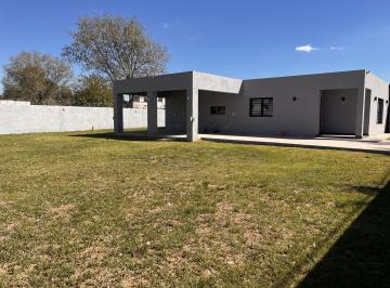 Casa · 120m² · 3 Ambientes · 2 Cocheras · Casa en Francisco Alvarez