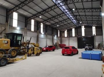 Bodega-Galpón · 650m² · 3 Ambientes · Galpon/deposito de 564 m² + Oficina + Depto 3 Amb en Pa!