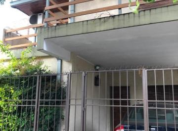 Casa · 120m² · 4 Ambientes · 1 Cochera · Alquiler de Casa en Castelar Norte 300 m de Av Santa Rosa