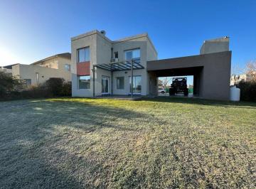 Casa · 126m² · 4 Ambientes · 2 Cocheras · Venta Casa 4 Amb Club de Campo Las Cañuelas