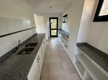 Casa · 93m² · 3 Ambientes · 1 Cochera · Duplex en Alquiler, 425 E/ 15 y 16, Villa Elisa
