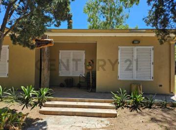 Quinta vacacional · 200m² · 4 Ambientes · 1 Cochera · Venta Casa Quinta 3 Dormitorio El Pato Berazategui Pileta