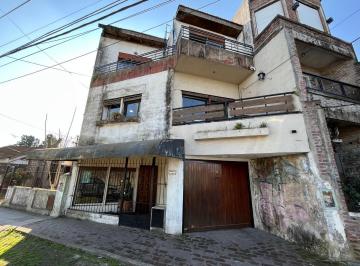 Casa · 234m² · 4 Ambientes · 4 Cocheras · Casa 3 Dorm. + Oficina + Galpon / Deposito - Ituzaingo