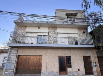 Casa · 294m² · 3 Ambientes · 1 Cochera · Casa + Dos Departamentos 2 y 3 Ambientes - S. A. de Padua