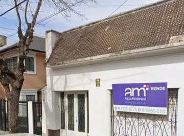 Casa · 299m² · 4 Ambientes · 1 Cochera · Casa en Lanús Este