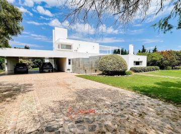 Casa · 460m² · 5 Ambientes · 2 Cocheras · Venta Casa 4 Dorm. Country Causana - C/pileta, Quincho, Cochera Doble