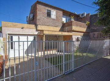 Casa · 125m² · 6 Ambientes · 1 Cochera · Casa y Dpto. 4 Dorm. Z/ Av a del Valle y Galicia