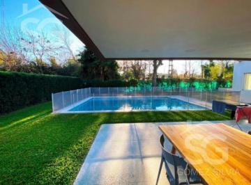 Casa · 230m² · 5 Ambientes · 4 Cocheras · Casa en Venta 5 Ambientes Barrio Cerrado Altos del Sol Parque Leloir