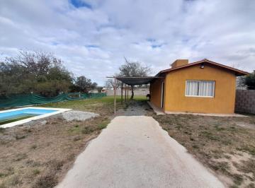 Casa · 1500m² · 2 Ambientes · 1 Cochera · Alquiler Anual Casa en Tanti, Barrio Villa Parque Lago San Roque