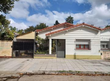 Casa · 130m² · 4 Ambientes · 2 Cocheras · Solis 427