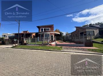 Casa · 305m² · 5 Ambientes · 1 Cochera · Casa en Venta de 4 Dorm. en Villa Carlos Paz, Barrio Becciu