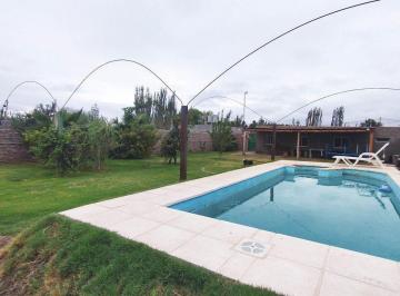 Casa · 60m² · 3 Ambientes · 2 Cocheras · Venta de Quincho con Piscina en Guaymallén