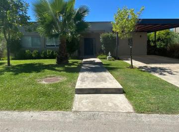 Casa · 160m² · 4 Ambientes · 4 Cocheras · Casa en Venta en San Rafael, Villa Nueva, Tigre