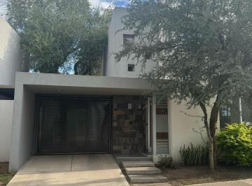 Casa · 225m² · 5 Ambientes · 2 Cocheras · Duplex en Patagonia, Valle Escondido