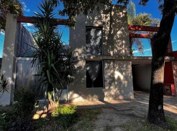Casa · 237m² · 8 Ambientes · Venta Casa Familiar - Barrio Este