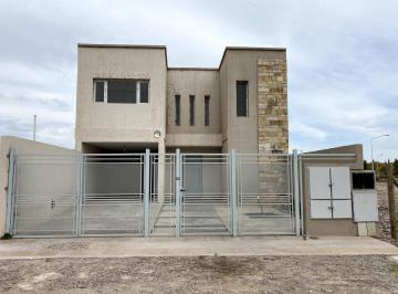 Casa · 170m² · 5 Ambientes · 1 Cochera · Casa - Neuquen