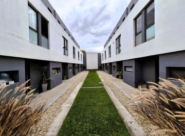 Casa · 125m² · 4 Ambientes · 1 Cochera · Duplex en Santa Maria de Oro Al 3500 Olivos