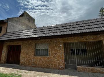 Casa · 3 Ambientes · 1 Cochera · Casa en Venta, Tres Ambientes, Garaje y Patio.