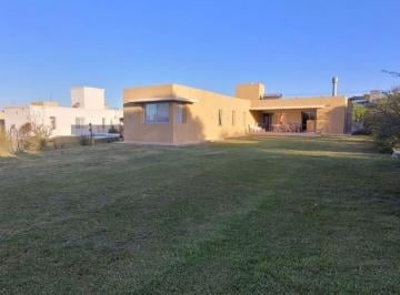 Casa · 250m² · 5 Ambientes · 3 Cocheras · Casa Las Corzuelas