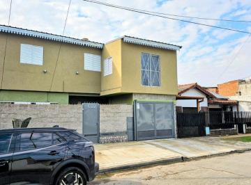 Casa · 180m² · 8 Ambientes · 2 Cocheras · Casa de Dos Plantas a La Venta - Presidente Derqui