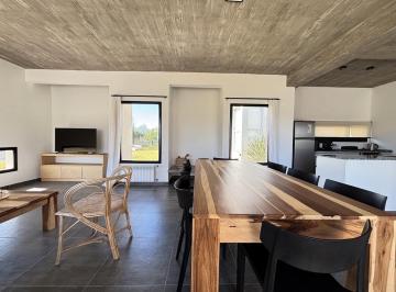 Casa · 205m² · 4 Ambientes · Casa en Ecuestre