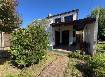 Casa · 120m² · 4 Ambientes · 1 Cochera · Casa en Alquiler en City Bell