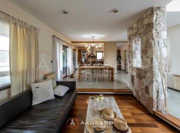 Casa · 400m² · 7 Ambientes · 2 Cocheras · Casa en Barrio San Isidro