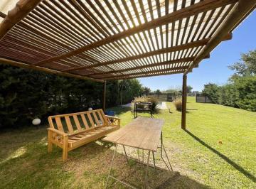 Casa · 150m² · 5 Ambientes · 2 Cocheras · Casa 3 Dorm. Campos de Esther (Bo. Cerrado)