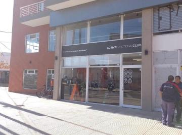 Local comercial · 219m² · Venta de Excelente Esquina Comercial en Moron de 219 m² Totales