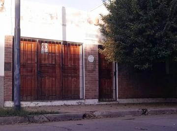 Casa · 130m² · 4 Ambientes · 1 Cochera · Bº Pueyrredon Casa en Venta 2 Dorm