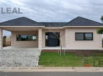 Casa · 194m² · 4 Ambientes · 4 Cocheras · ¡Oportunidad! Moderna Casa de 4 Ambientes con Piscina en San Ramiro – Pilar del Este
