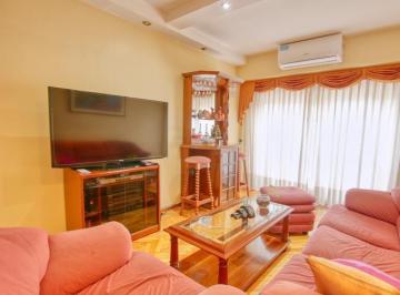 Departamento · 90m² · 4 Ambientes · Oportunidad Excelente Semipiso 4 Amb Al Frente C/ Dep Servicio y Balcón