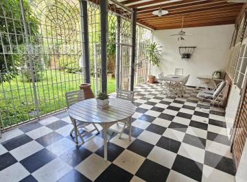 Casa · 290m² · 6 Ambientes · 2 Cocheras · Casa en V. Crespo, 4 Dorm en Suite. Galería y Fondo de 135 m²