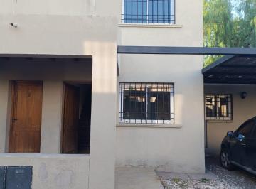 Casa · 77m² · 6 Ambientes · 1 Cochera · Casa en Alquiler