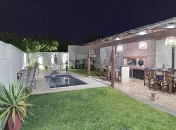 Casa · 137m² · 6 Ambientes · 1 Cochera · Venta Casa 3 Dormi con Pileta - Zona Este.