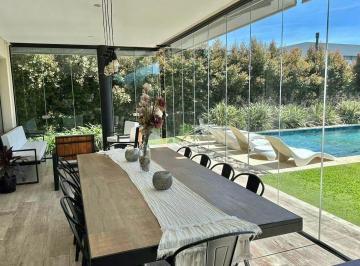 Casa · 202m² · 4 Ambientes · 5 Cocheras · Casa en Venta en Castaños 4 Ambientes
