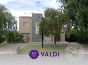 Casa · 230m² · 6 Ambientes · 2 Cocheras · Casa en Alquiler Amoblada - Barrio Haras del Sur II