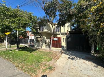 PH de 4 ambientes, Esteban Echeverría · Casa 4 Amb en El Jagüel con Cochera