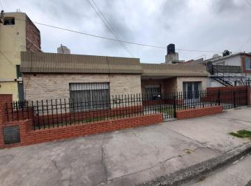 fachada casa · Casa + Locales + Departamento a m de Capdevilla