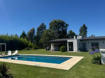 Campo · 1ha · Alquiler de Moderna Chacra en Benquerencia Club