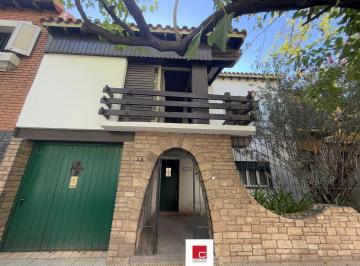 Casa · 298m² · 13 Ambientes · 1 Cochera · Casa en Venta en Capital